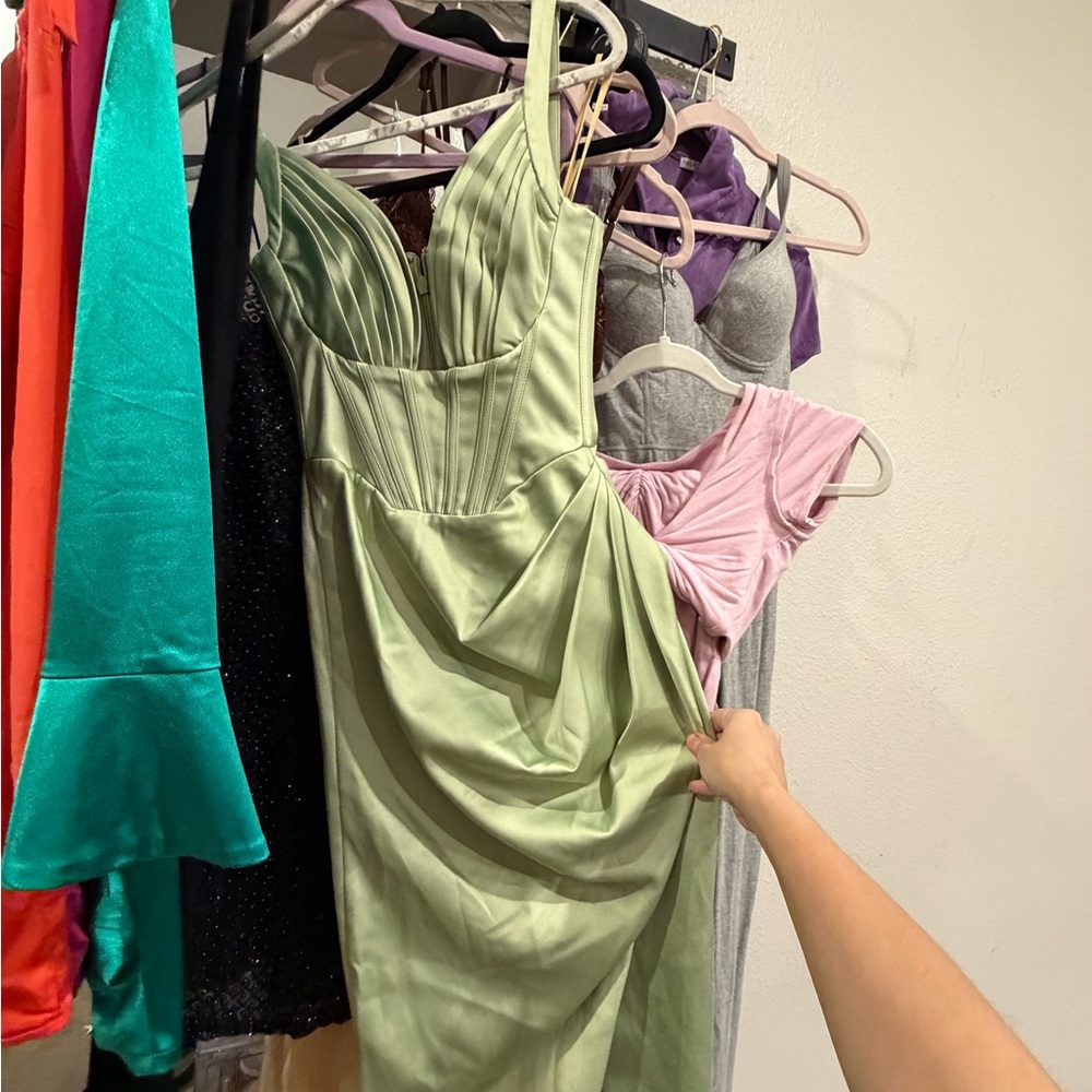 Women’s Clothing Bundle – XS / Small – 34 Pieces - Picture 7 of 14